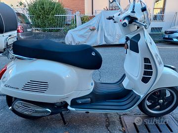Piaggio Vespa 300 GTS - 2013