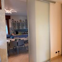 Porta scorrevole in vetro