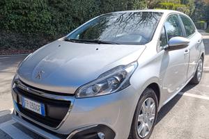 Peugeot 208 1.2 benzina 82 CV – 2018 – 118.000 km