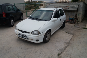 Opel corsa 1.6 GSI RICAMBI1.9.9.7