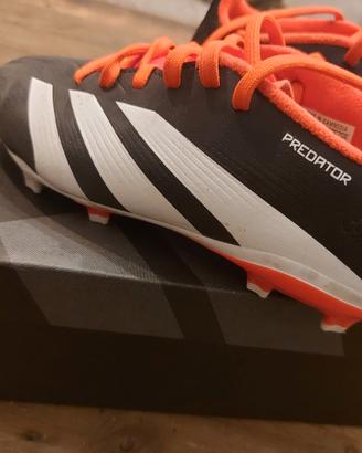 scarpini ADIDAS PREDATOR n 33 e 1/2 nuovi