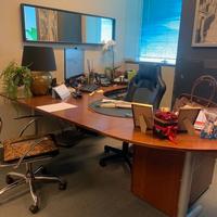 Bella scrivania direzionale con cassettiera