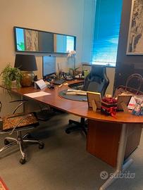 Bella scrivania direzionale con cassettiera