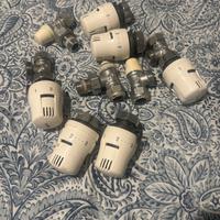 Comado termostatico per valvole radiatore