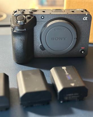 SONY FX30 + ZEISS FE 4/24-70 SONY + 3 batterie