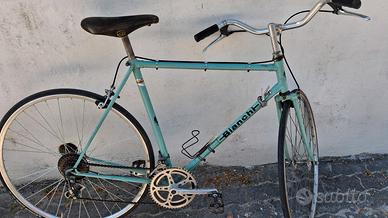 Bici da corsa modello Bianchi sprint