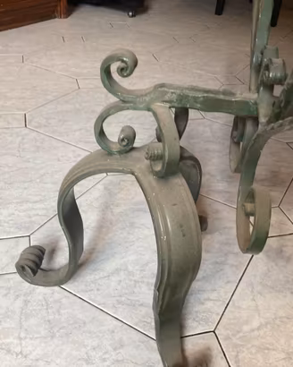 Tavolino in ferro battuto