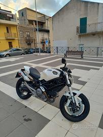  Ducati Monster 696 plus