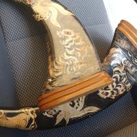 soprammobile a forma di corna