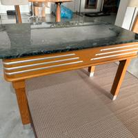 Tavolo con ripiano in marmo