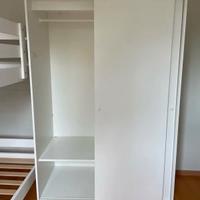 Armadio bianco con due ante scorrevoli Ikea