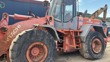 Pala Gommata Hitachi LX210E