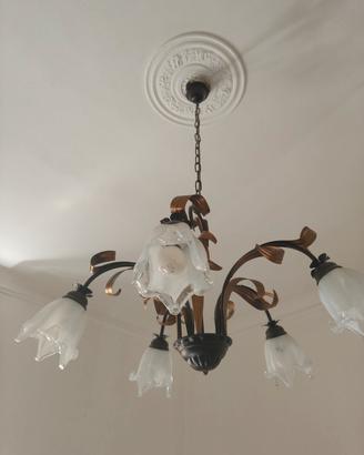 lampadario ferro lavorato bronzo con campanule  di
