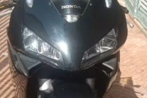 CBR 600 rr anno 2003  prezzo 10 