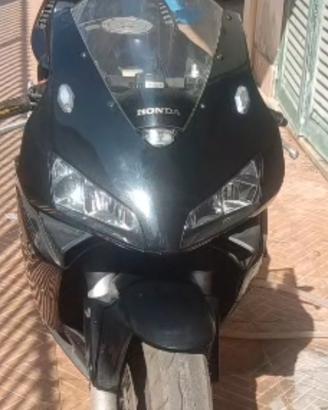CBR 600 rr anno 2003  prezzo 10 