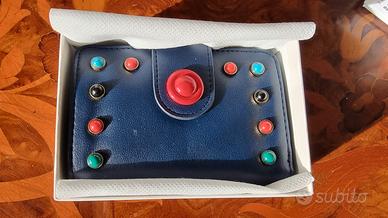 Portafoglio da donna blu con decorazioni