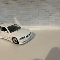 modellino scala 1:24 bmw m3 del 1988 burago