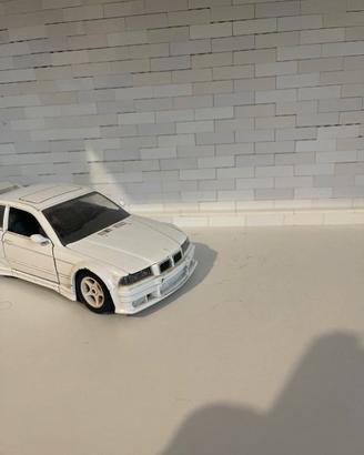 modellino scala 1:24 bmw m3 del 1988 burago