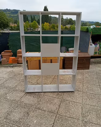 Libreria in legno massello grigio chiaro – 20 €