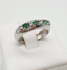 COD.970E.25 ANELLO ORO BIANCO SMERALDI E BRILLANTI