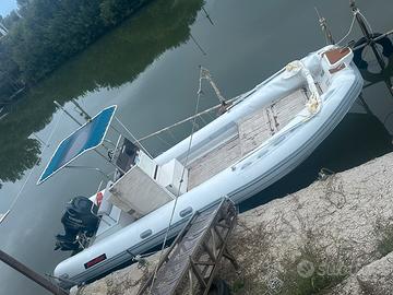 Gommone 750 catamarano