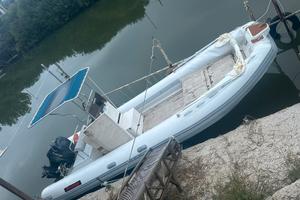 Gommone 750 catamarano