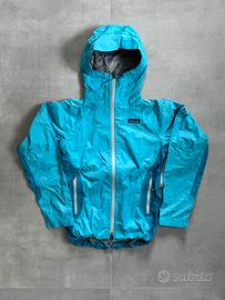 Giacca Patagonia tecnica gorpcore outdoor trekking