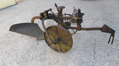 Aratro trainato schiavina