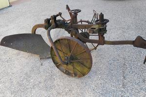 Aratro trainato schiavina