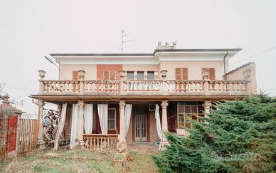 VILLA STORICA CON TERRENO