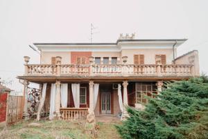 VILLA STORICA CON TERRENO