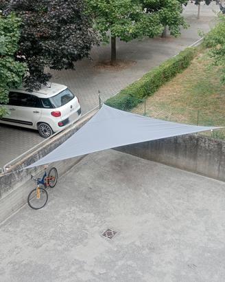 Vela triangolare cortile 