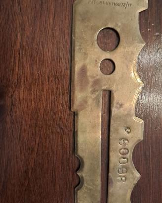 "Stecca" x la pulizia dei bottoni divisa militare