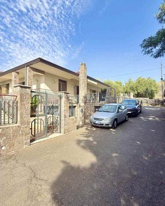 Rif.GL386- villa santa maria di licodia