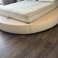 Letto matrimoniale bianco