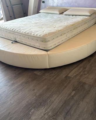 Letto matrimoniale bianco