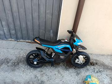 auto moto giocattolo 