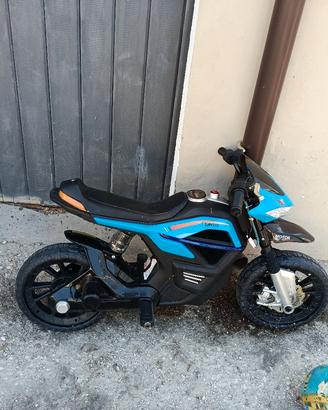 auto moto giocattolo 