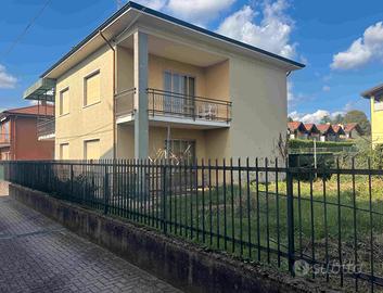 Ampia villa indipendente con box