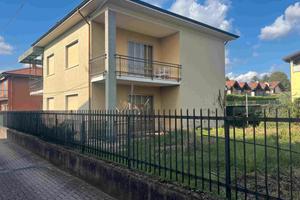 Ampia villa indipendente con box