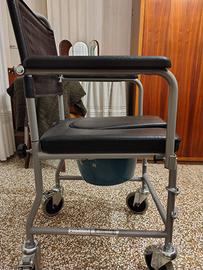 Sedia comoda imbottita con ruote