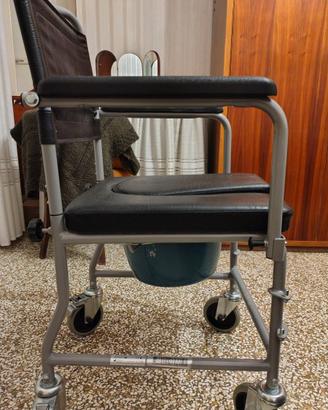 Sedia comoda imbottita con ruote