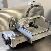 AFFETTATRICE VERTICALE CARNI E SALUMI