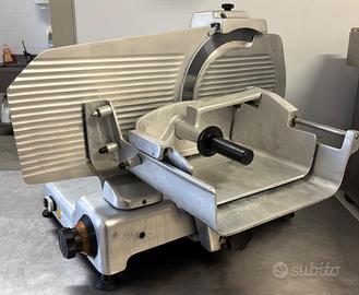 AFFETTATRICE VERTICALE CARNI E SALUMI