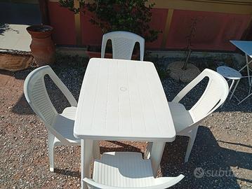 tavolo da giardino con 4 sedie