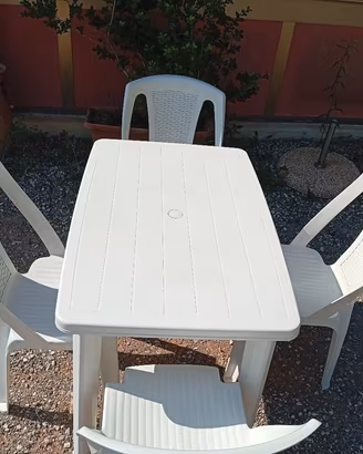 tavolo da giardino con 4 sedie