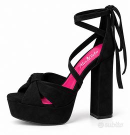 Scarpa alta con nastro