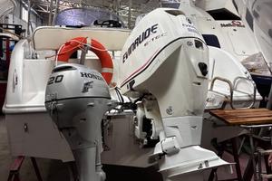 T top tendalinoFuoribordo Evinrude 225 Honda 200