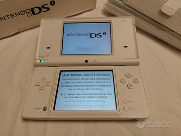 Nintendo dsi bianco con scatola e manuali