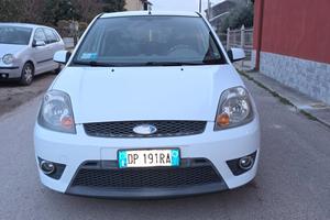 Ford Fiesta 1.6 TDCi 3p. Ghia S neopatentati